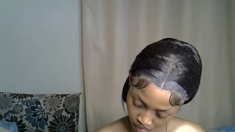 Snapshot of petitecaramell chatting on November 2025 04:38:02 PM Caramel online show from November 2025 04:38:02 PM