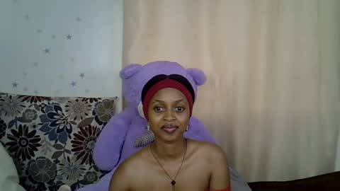 Snapshot of petitecaramell chatting on November 2025 12:05:02 PM Caramel online show from November 2025 12:05:02 PM