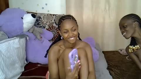 Snapshot of petitecaramell chatting on November 2025 03:01:02 PM Caramel online show from November 2025 03:01:02 PM