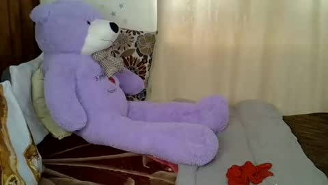 Snapshot of petitecaramell chatting on November 2025 01:26:02 PM Caramel online show from November 2025 01:26:02 PM