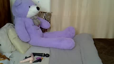 Snapshot of petitecaramell chatting on December 2025 02:55:01 PM Caramel online show from December 2025 02:55:01 PM