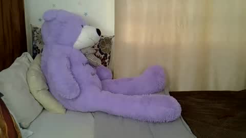 Snapshot of petitecaramell chatting on December 2025 10:21:02 AM Caramel online show from December 2025 10:21:02 AM