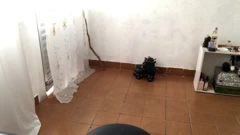 Snapshot of petitecurlybrunette chatting on April 2026 04:04:02 PM Mlian online show from April 2026 04:04:02 PM