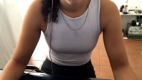 Snapshot of petitecurlybrunette chatting on April 2026 03:31:02 PM Mlian online show from April 2026 03:31:02 PM