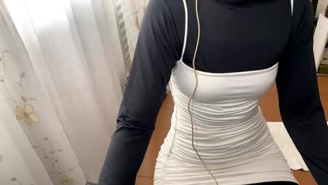Snapshot of petitecurlybrunette chatting on May 2026 02:25:02 PM Mlian online show from May 2026 02:25:02 PM