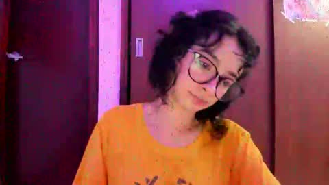 Snapshot of petitee_lunna chatting on November 2025 11:38:02 PM Lunna online show from November 2025 11:38:02 PM