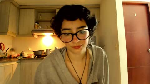 Lunna online show from April 2026 12:44:01 AM