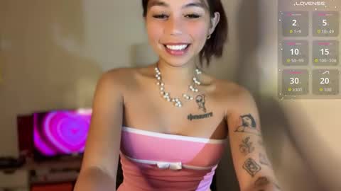 Snapshot of petitegirlx69 chatting on February 2026 10:52:02 PM miss lisa online show from February 2026 10:52:02 PM