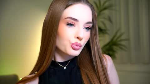 Snapshot of petitegonwiild chatting on October 2025 10:09:01 PM Petitegonwiild online show from October 2025 10:09:01 PM