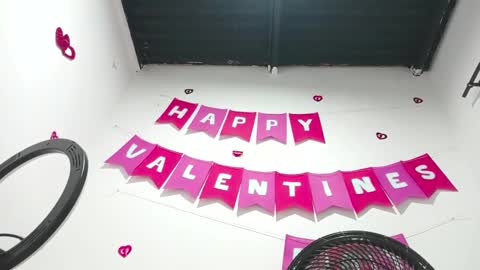 danna online show from February 2025 04:18:02 AM