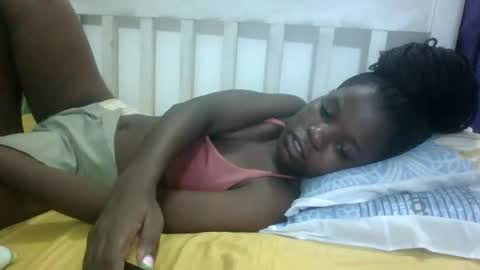 petitesweetchiq online show from October 2025 06:39:01 PM