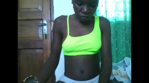 petitesweetchiq online show from November 2025 08:25:02 AM