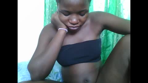 petitesweetchiq online show from February 2026 10:41:02 AM