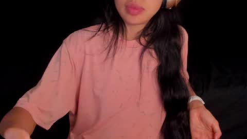 Snapshot of petitgirl_ chatting on December 2024 08:04:01 PM J A S S online show from December 2024 08:04:01 PM