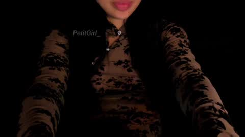 Snapshot of petitgirl_ chatting on December 2024 11:19:02 PM J A S S online show from December 2024 11:19:02 PM