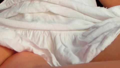 Snapshot of petitgirl_ chatting on February 2025 08:20:02 PM J A S S online show from February 2025 08:20:02 PM