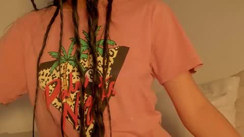 Snapshot of petitgirl_ chatting on March 2025 04:54:02 PM J A S S online show from March 2025 04:54:02 PM