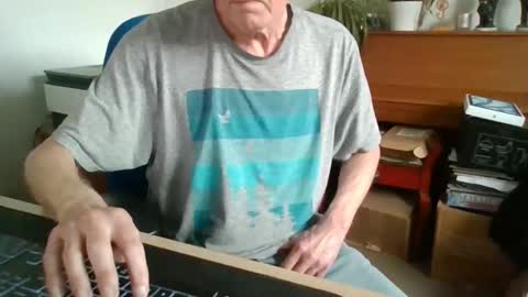 petitwilly online show from May 2026 03:42:02 PM