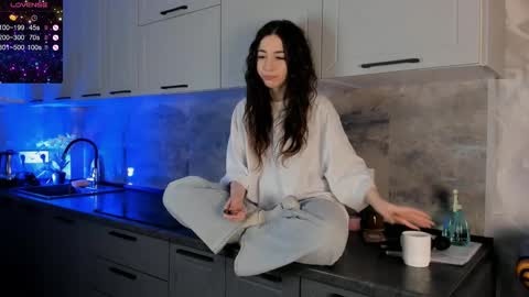 Snapshot of petracilley chatting on December 2024 05:13:01 PM Emma online show from December 2024 05:13:01 PM