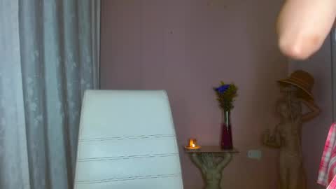 Snapshot of petty_catt chatting on April 2026 11:33:02 PM paula online show from April 2026 11:33:02 PM