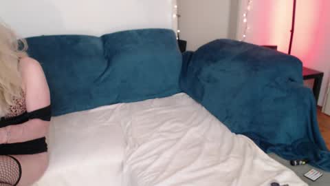 Peaches online show from April 2026 07:58:01 PM