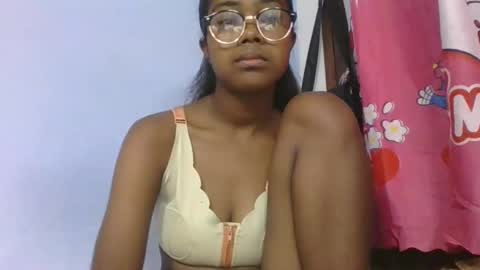 phania185885 online show from May 2026 04:52:01 AM