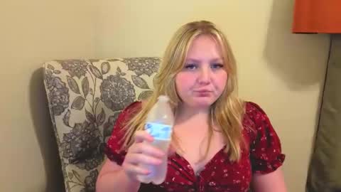 Snapshot of phatassblond chatting on April 2026 02:21:02 AM PhatAssBlond online show from April 2026 02:21:02 AM