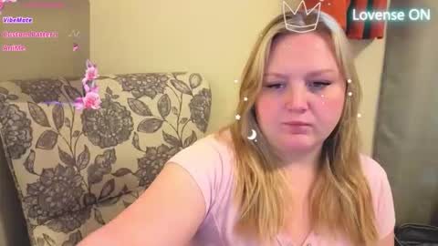 Snapshot of phatassblond chatting on April 2026 08:06:02 PM PhatAssBlond online show from April 2026 08:06:02 PM