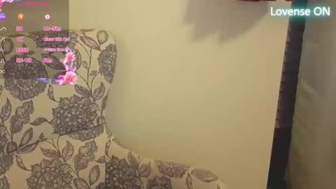 Snapshot of phatassblond chatting on April 2026 11:35:02 PM PhatAssBlond online show from April 2026 11:35:02 PM