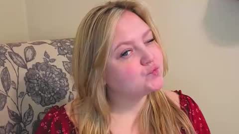 Snapshot of phatassblond chatting on April 2026 08:58:01 PM PhatAssBlond online show from April 2026 08:58:01 PM