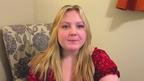 Snapshot of phatassblond chatting on April 2026 04:23:01 PM PhatAssBlond online show from April 2026 04:23:01 PM