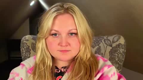 PhatAssBlond online show from May 2026 03:44:01 AM