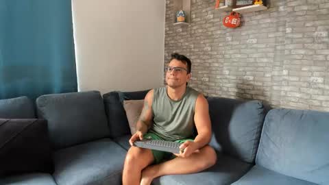 Philipe online show from October 2025 08:57:01 PM