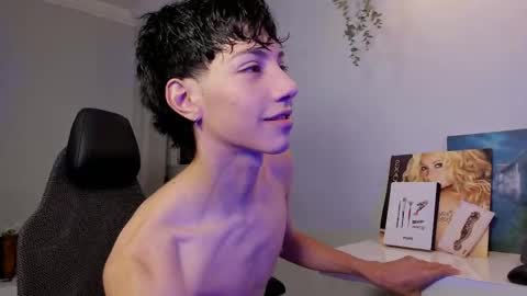 Phil.   INDEPENDENT MODEL online show from April 2026 05:19:01 AM