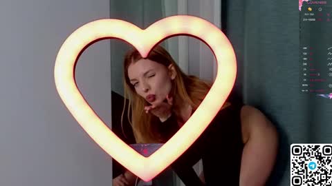 Snapshot of philippabrainard chatting on February 2025 05:13:02 PM Hello guys Sweet Scarlett here NEXT LIVE 5AM 2 gmt online show from February 2025 05:13:02 PM