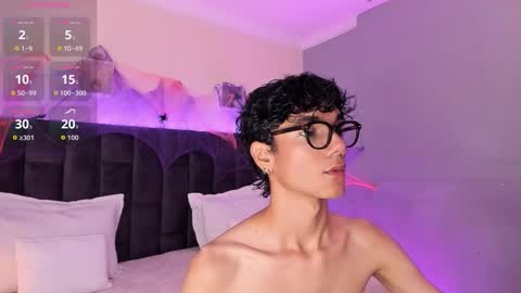 Snapshot of phillicious_ chatting on October 2025 09:15:02 PM Phillip online show from October 2025 09:15:02 PM