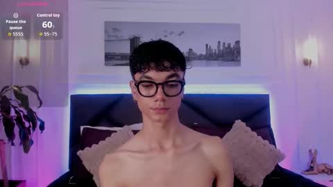 Snapshot of phillicious_ chatting on November 2025 10:23:02 PM Phillip online show from November 2025 10:23:02 PM