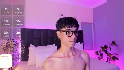Snapshot of phillicious_ chatting on November 2025 11:48:01 PM Phillip online show from November 2025 11:48:01 PM