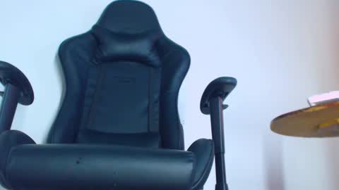 Snapshot of phlilloyhighclouds chatting on February 2026 05:18:01 PM phlilloyhighclouds online show from February 2026 05:18:01 PM