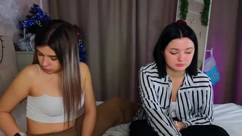 Snapshot of phyllisheart chatting on December 2024 02:22:02 PM Lora black and Lili blonde welcome you here online show from December 2024 02:22:02 PM