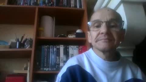 Snapshot of pichoun71 chatting on December 2024 08:17:02 AM pichoun71 online show from December 2024 08:17:02 AM