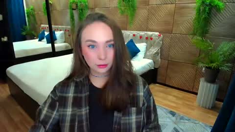 Emelie online show from May 2026 04:03:01 PM