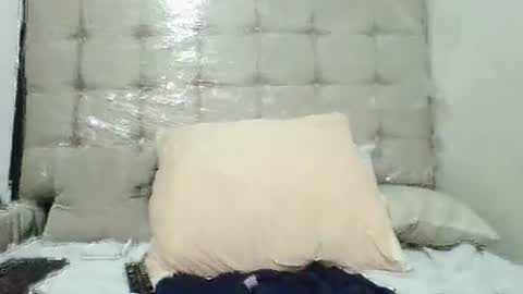 pieslatinos online show from December 2024 03:14:02 AM