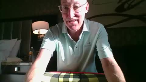 PieSunshine online show from November 2025 04:16:01 PM