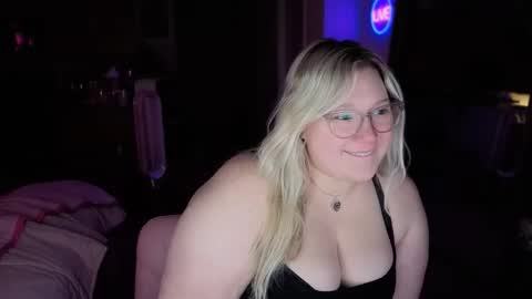 Snapshot of piggyrose chatting on March 2026 12:18:01 AM Piggy Rose online show from March 2026 12:18:01 AM