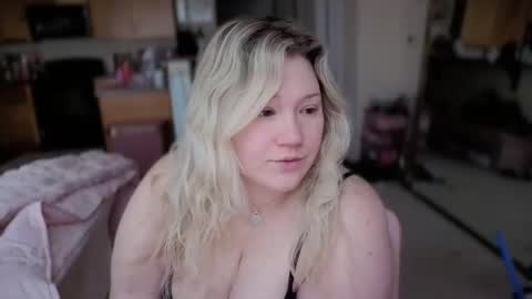 Snapshot of piggyrose chatting on March 2026 05:39:01 PM Piggy Rose online show from March 2026 05:39:01 PM