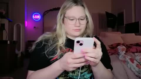 Snapshot of piggyrose chatting on March 2026 01:22:02 AM Piggy Rose online show from March 2026 01:22:02 AM