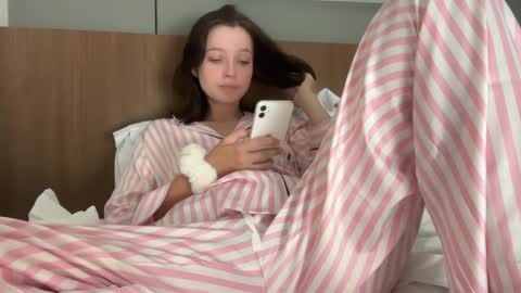 Snapshot of pileacadieri__ chatting on December 2024 05:07:01 AM Trisha online show from December 2024 05:07:01 AM