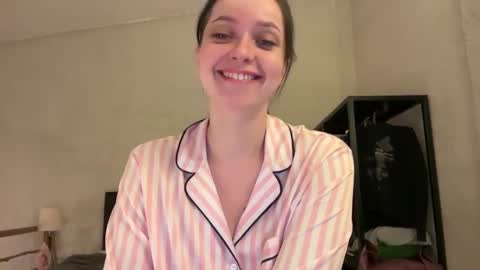 Snapshot of pileacadieri__ chatting on March 2025 11:42:02 AM Trisha online show from March 2025 11:42:02 AM