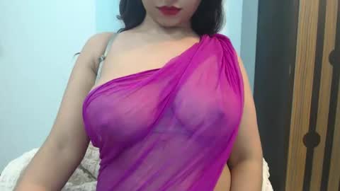 Sayra online show from December 2025 06:58:01 PM